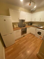 4 bedroom flat for rent in Maxwell Street, Morningside, Edinburgh, EH10