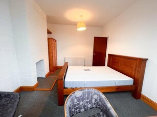 4 bedroom house for rent in Bath Road, Arnos Vale, Bristol, BS4