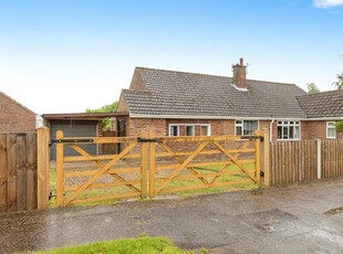 4 bedroom semi-detached bungalow for sale in Gowing Road, Norwich, NR6
