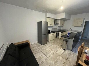 4 bedroom semi-detached house for rent in Hartley Road, Nottingham, Nottinghamshire, NG7