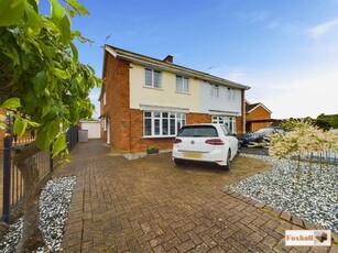 4 bedroom semi-detached house for sale in Coral Drive, Ipswich, IP1