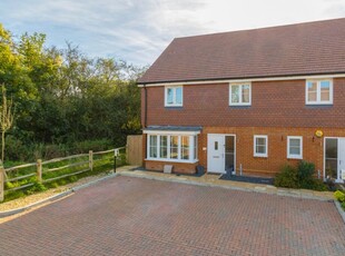 4 bedroom semi-detached house for sale in Fairall Close, Harrietsham, ME17