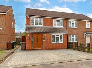 4 bedroom semi-detached house for sale in Nelson Avenue, St Albans, AL1