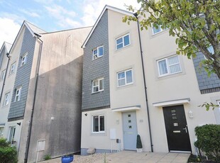 4 bedroom semi-detached house for sale in Tavistock Road, Plymouth. A 5 bedroom Semi Detached Property in Derriford, PL6