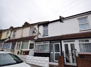 4 bedroom terraced house for rent in Albany Road Gillingham ME7