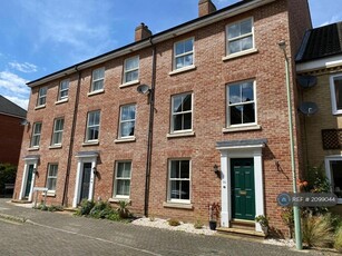 4 bedroom terraced house for rent in Boughton Way, Bury St Edmunds, IP33