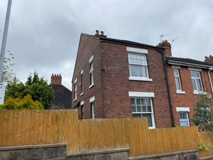 4 bedroom terraced house for rent in Oxford Street, Penkhull, Stoke-on-Trent, ST4