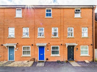 4 bedroom terraced house for sale in Lavinia Walk, Taw Hill, Swindon, SN25
