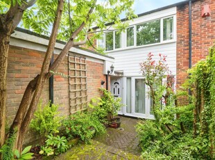 4 bedroom terraced house for sale in Lingwood Close, Southampton, SO16