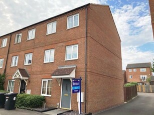 4 bedroom town house for rent in Daymond Street, Peterborough, PE2