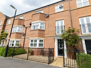 4 bedroom town house for sale in Featherstone Grove, Gosforth, Newcastle Upon Tyne, NE3