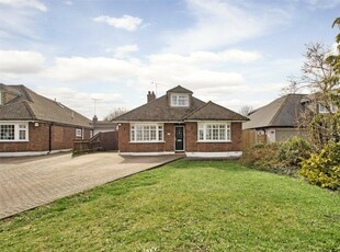 5 bedroom bungalow for rent in Orchard Close, Longfield, Kent, DA3