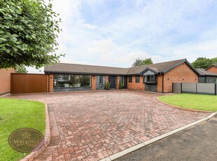 5 bedroom detached bungalow for sale in Olympus Court, Hucknall, Nottingham, NG15