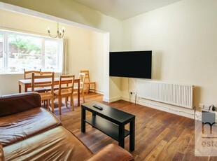 5 bedroom detached house for rent in Harrington Drive, Lenton, Nottingham, NG7