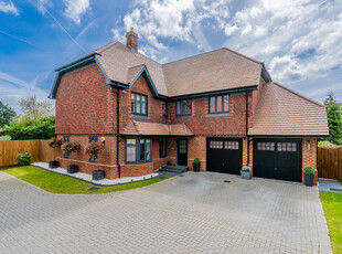 5 bedroom detached house for sale in Menday Gardens, Wavendon, Woburn Sands MK17