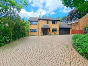 5 bedroom detached house for sale in The Avenue, Dallington, Northampton, NN5