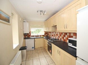 5 bedroom terraced house for rent in Belle Grove West, Newcastle Upon Tyne, NE2