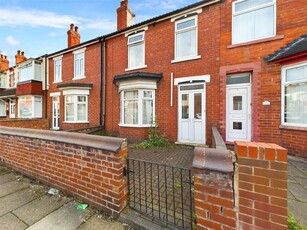 5 bedroom terraced house for sale in Mansfield Road, Doncaster, South Yorkshire, DN4