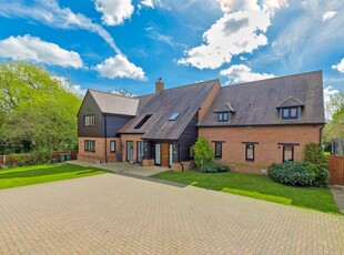 6 bedroom detached house for sale in Thirlby Lane, Shenley Church End, MK5