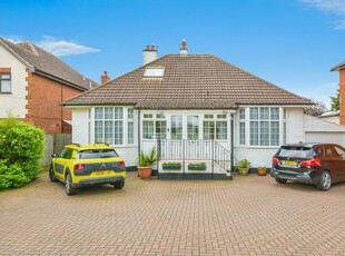 Bungalow for sale in London Road, Biggleswade, Bedfordshire SG18