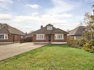 Bungalow to rent in Orchard Close, Longfield, Kent DA3