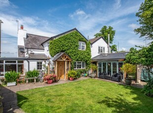 Cottage for sale in Worcester Road, Stoke Heath, Bromsgrove, Worcestershire B61