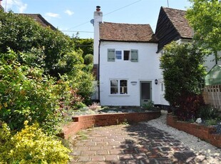 Cottage to rent in Red Lion Lane, Farnham GU9