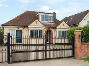 Detached house to rent in Chesham, Buckinghamshire HP5