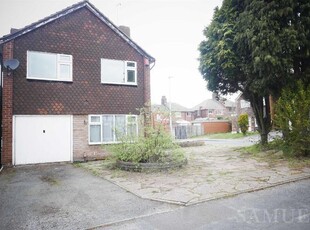 Detached house to rent in Mottram Close, West Bromwich B70