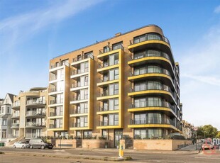 Flat for sale in Kingsway, Hove BN3