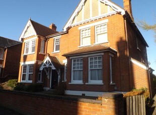 Flat to rent in 12 Kimbolton Avenue, Bedford MK40