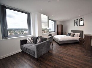 Flat to rent in 12th Floor Churchill Place, Churchill Way, Basingstoke RG21