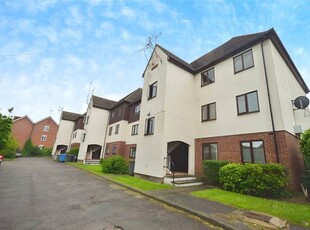 Flat to rent in Abbotts Place, Chelmsford, Essex CM2