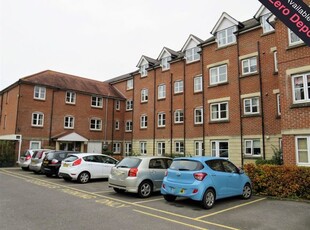 Flat to rent in Archers Court, Salisbury SP1