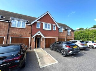 Flat to rent in Arundale Walk, Highwood, Horsham, West Sussex RH12