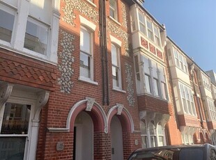 Flat to rent in Burlington Street, Brighton BN2