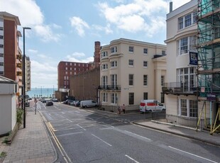 Flat to rent in Cannon Place, Brighton BN1