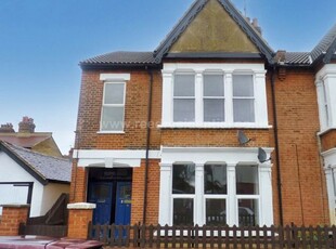 Flat to rent in Cranley Ave, Westcliff On Sea SS0