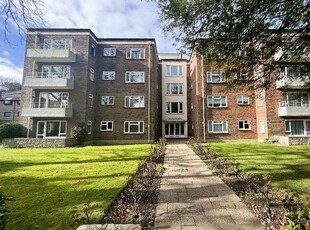 Flat to rent in Derby Road, Bournemouth BH1