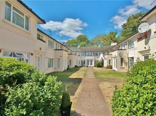 Flat to rent in Florida Court, Station Approach, Staines-Upon-Thames TW18