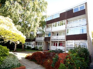 Flat to rent in Hillview Court, Woking GU22