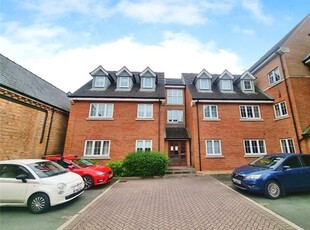 Flat to rent in Holland Close, Loughborough, Leicestershire LE11