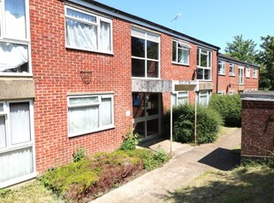 Flat to rent in Holmesdale Road, North Holmwood, Dorking RH5