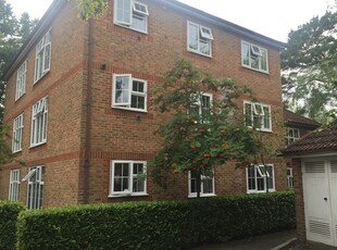 Flat to rent in Irvine Place, Virginia Water GU25