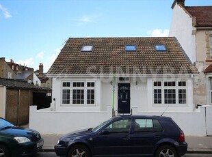 Flat to rent in Lakehall Road, Thornton Heath CR7