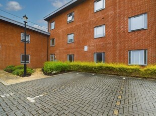 Flat to rent in Pallatia Court, High Wycombe, Buckinghamshire HP13