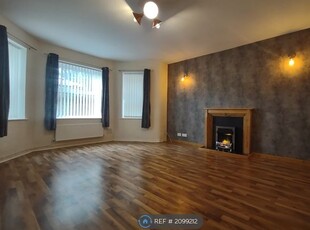 Flat to rent in Park Road West, Prenton CH43