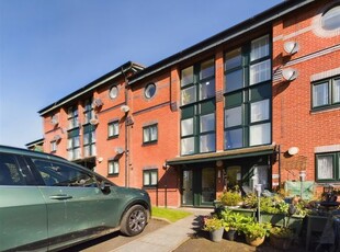 Flat to rent in Priory Wharf, Birkenhead CH41