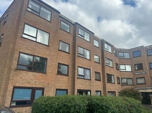 Flat to rent in Seldown Road, Poole BH15