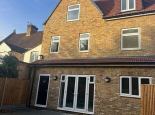 Flat to rent in South Road, Englefield Green, Egham TW20
